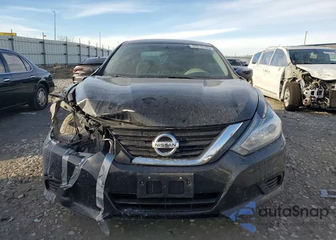 2017 Nissan Altima 2.5 z USA, uszkodzony, nr VIN 1N4AL3AP5HC272536